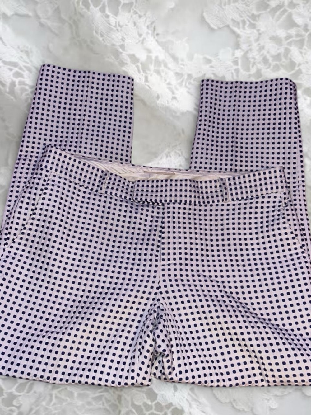 Banana Republic Women’s White Sloan Fit Ankle Pants with Navy Polka Dots 👖